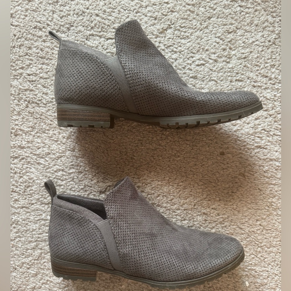 Women’s shoes size 7 1/2